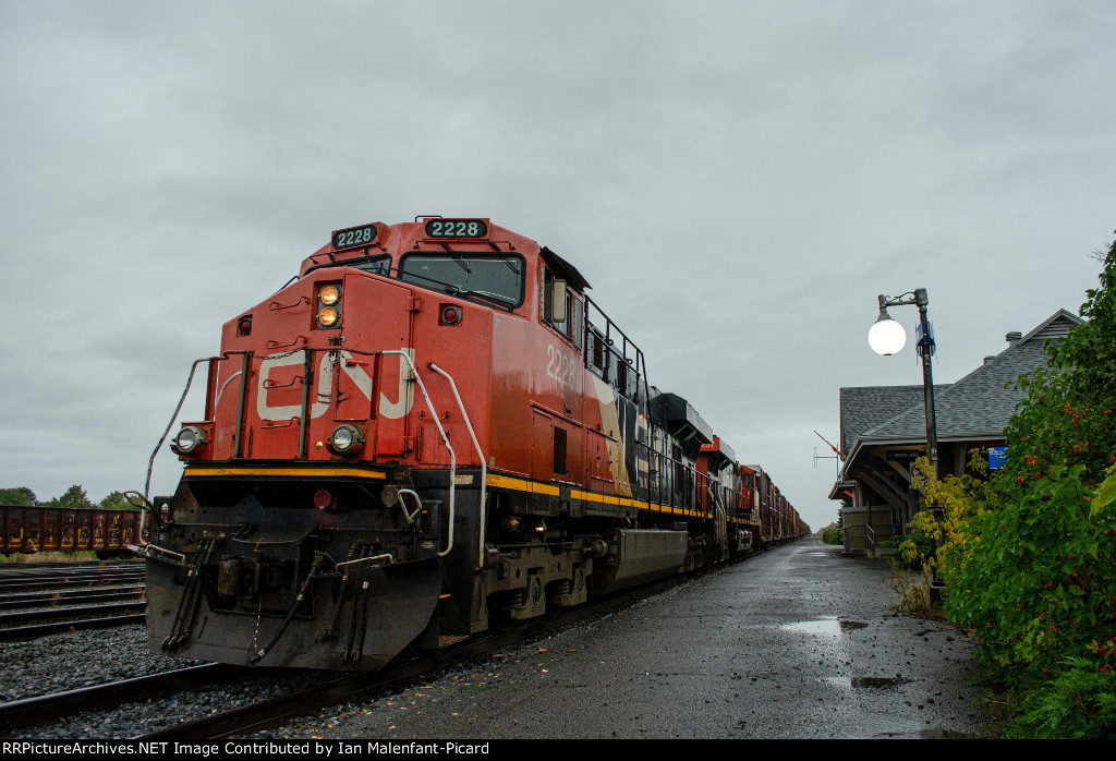 CN 2228 waits to depart Mont-Joli with train 403